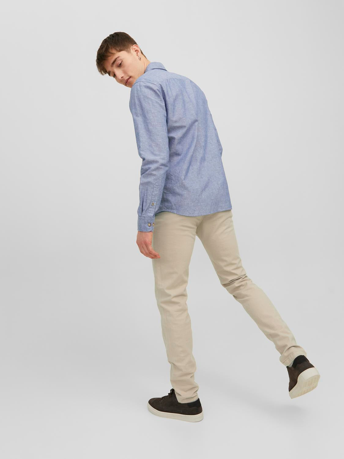 model_shot-creative